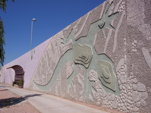 A concrete lizard adorns a sound wall in Scottsdale, AZ.