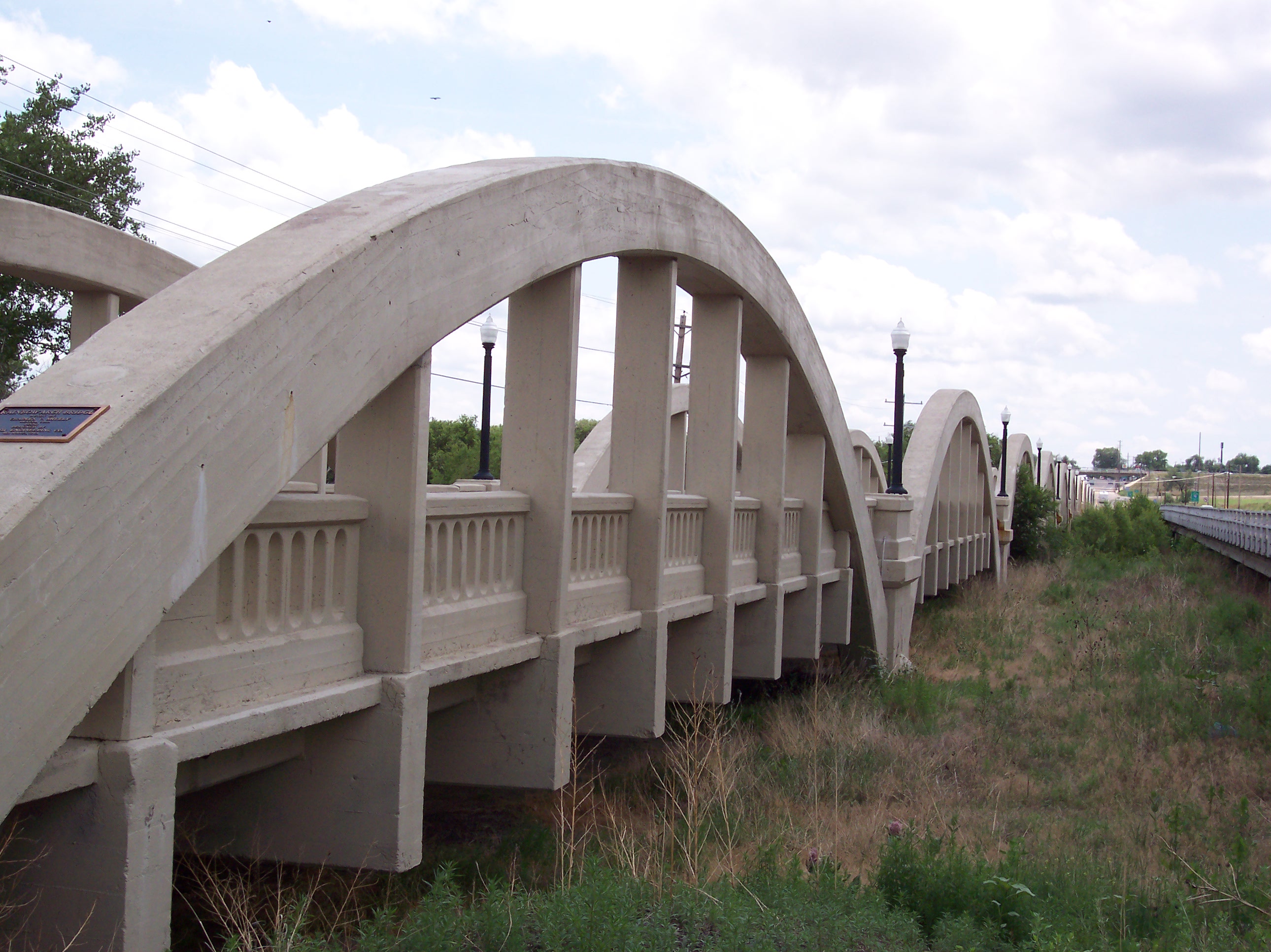 Ж б германия. Железобетонный арочный мост. Мосты из железобетона. Мост из бетона. Железобетонные арочные конструкции.